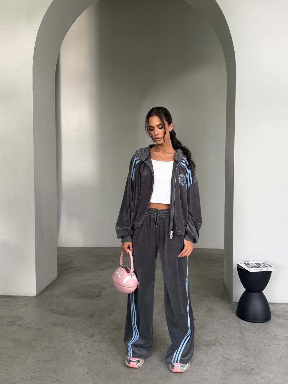 adidas original velour tracksuit,cпортивный костюм велюровый,велюровый костюм,велюровый костюм адидас женский,adidas originals олимпийка velour tracktop