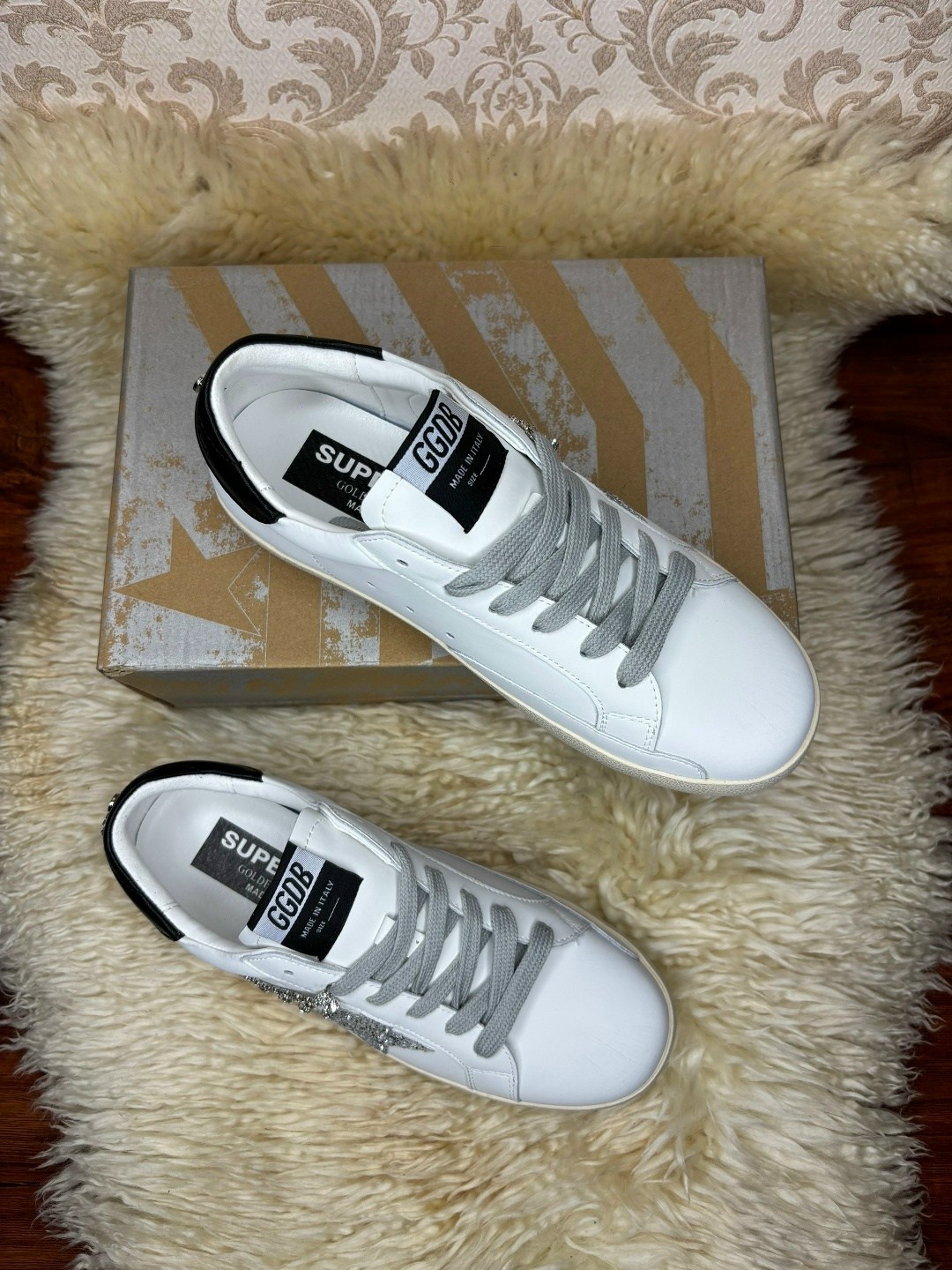 ,кеды golden goose,кроссовки женские golden goose super-star белый / серебряный,golden goose кроссовки,golden goose кеды блестящие