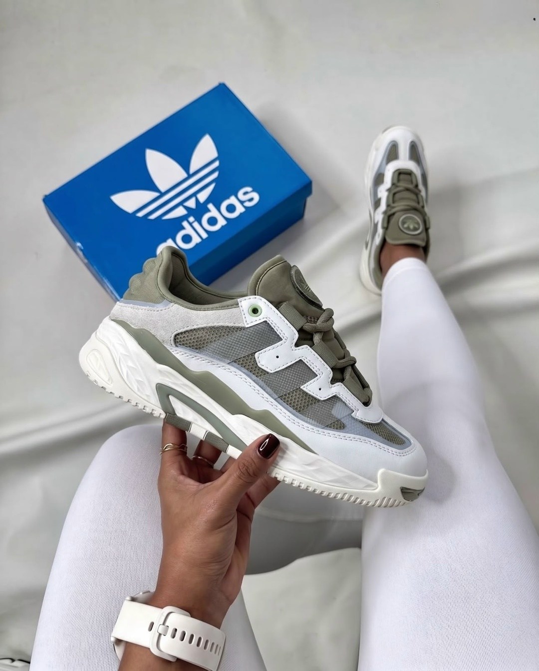 кроссовки adidas niteball,кроссовки adidas,кроссовки,женские кроссовки adidas niteball,бело-оливково-зеленые кроссовки adidas originals niteball