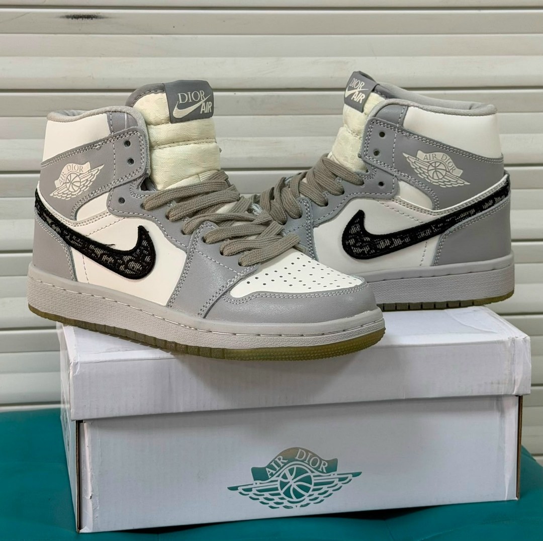 кроссовки nike air jordan 1 retro high,кроссовки dior x nike air jordan 1 серые,кроссовки dior x nike air jordan 1,кроссовки nike air jordan 1 retro,кроссовки dior x nike air jordan 1 mid цвет серый