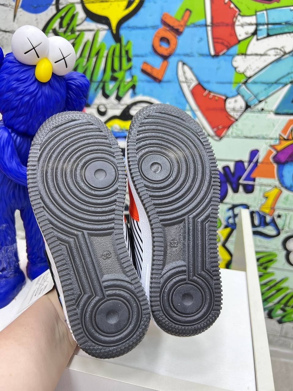 игрушка kaws,коллекционная игрушка,nike air force 1,игрушек,виниловая фигурка