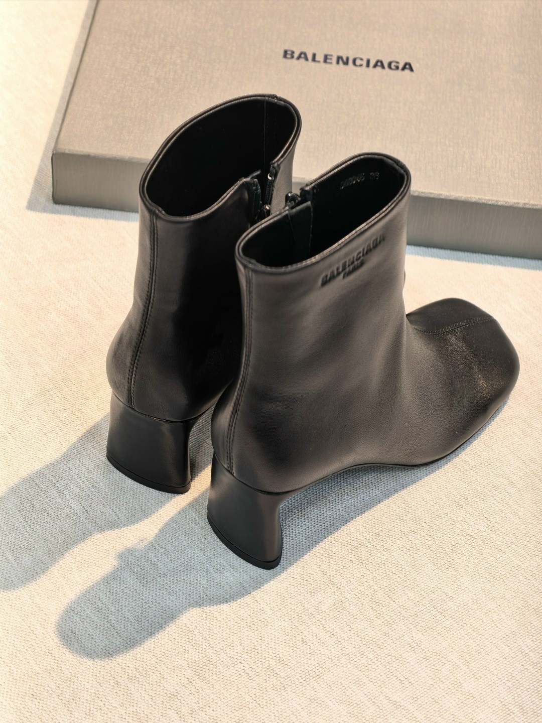 ,ботильоны balenciaga,ботильоны женские,модные ботильоны,balenciaga ботинки