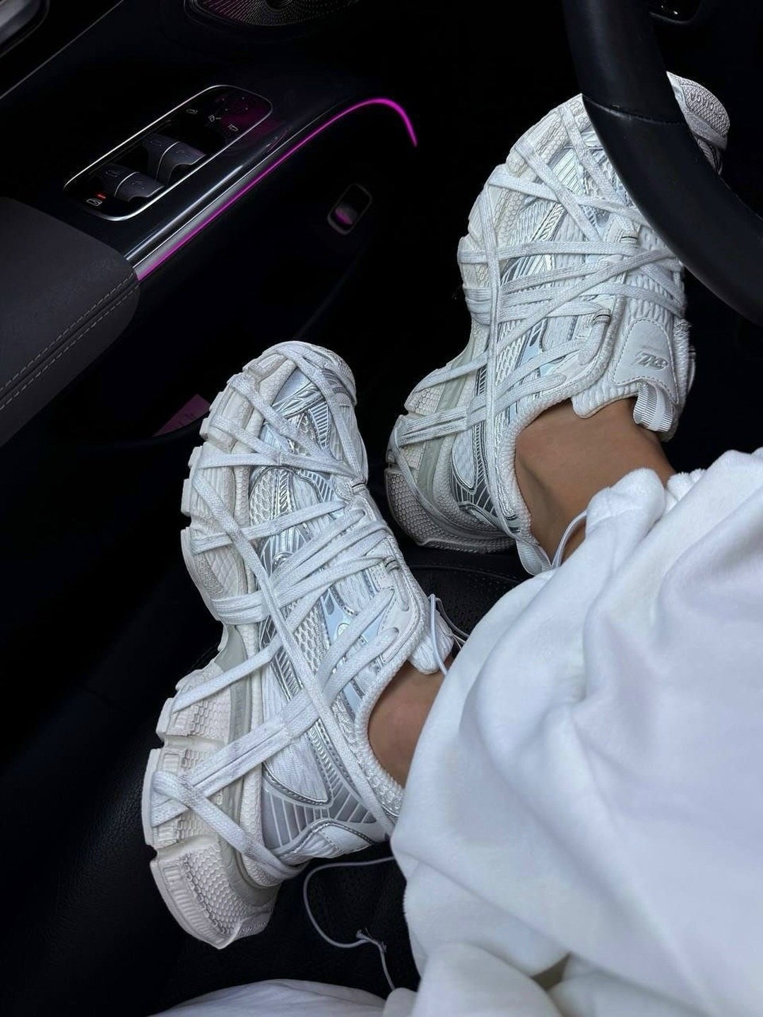 кроссовки balenciaga,кроссовки женские balenciaga,массивные кроссовки,кроссовки 3xl extreme lace массивные на шнуровке balenciaga,кроссовки balenciaga 3 xl
