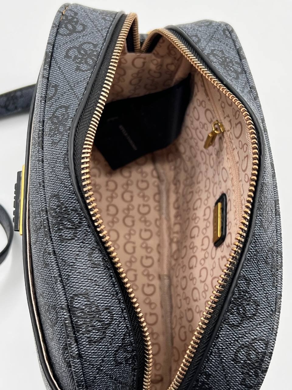 сумка guess,сумка женская guess,сумка guess женская кросс-боди guess цвет серый,женская сумка через плечо guess,сумка guess женская кросс-боди