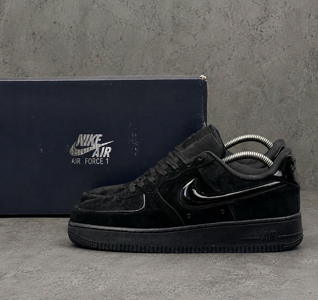 кроссовки найк мужские черные замшевые,кросcовки nike air force 1,кроссовки nike air force 1 low,nike air force 1 low black,мужские кроссовки nike air force 1 '07 черные замшевые