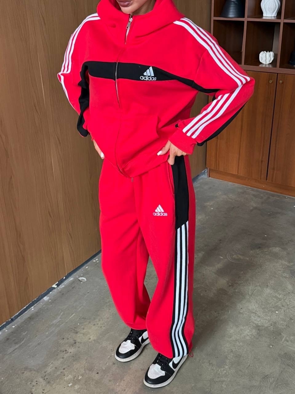 женский спортивный костюм,костюм спортивный,женский спортивный костюм adidas,спортивный костюм для женщин,повседневный спортивный костюм