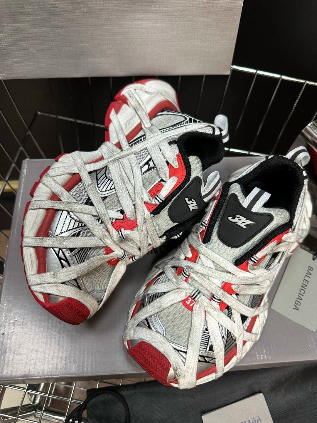 balenciaga кроссовки,balenciaga track.2 sneaker black/red/grey,кроссовки женские balenciaga,кроссовки баленсиага 3xl,balenciaga 3 xl кроссовки