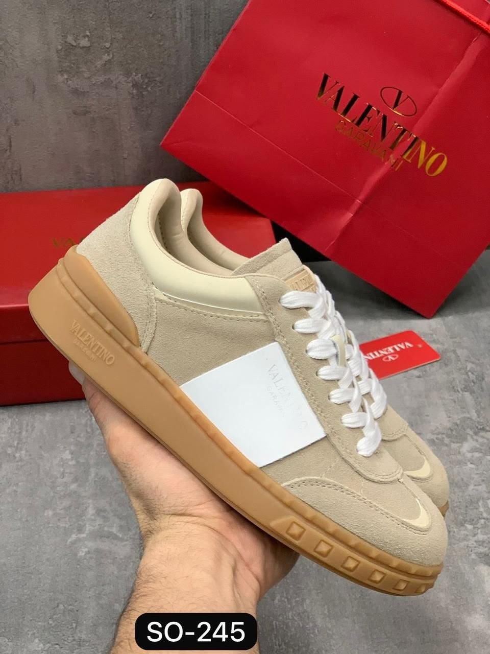 valentino кроссовки,,valentino кроссовки мужские,valentino garavani кроссовки,бежевые кроссовки
