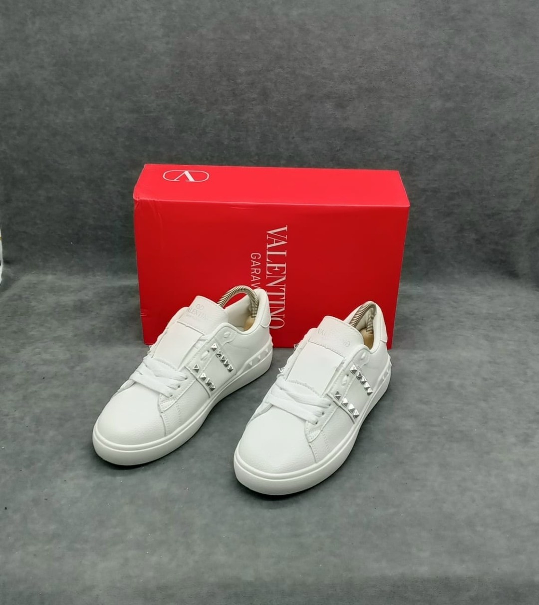 ,кроссовки valentino,кроссовки женские valentino,женские кроссовки,женские низкие кеды rockstud untitled valentino garavani