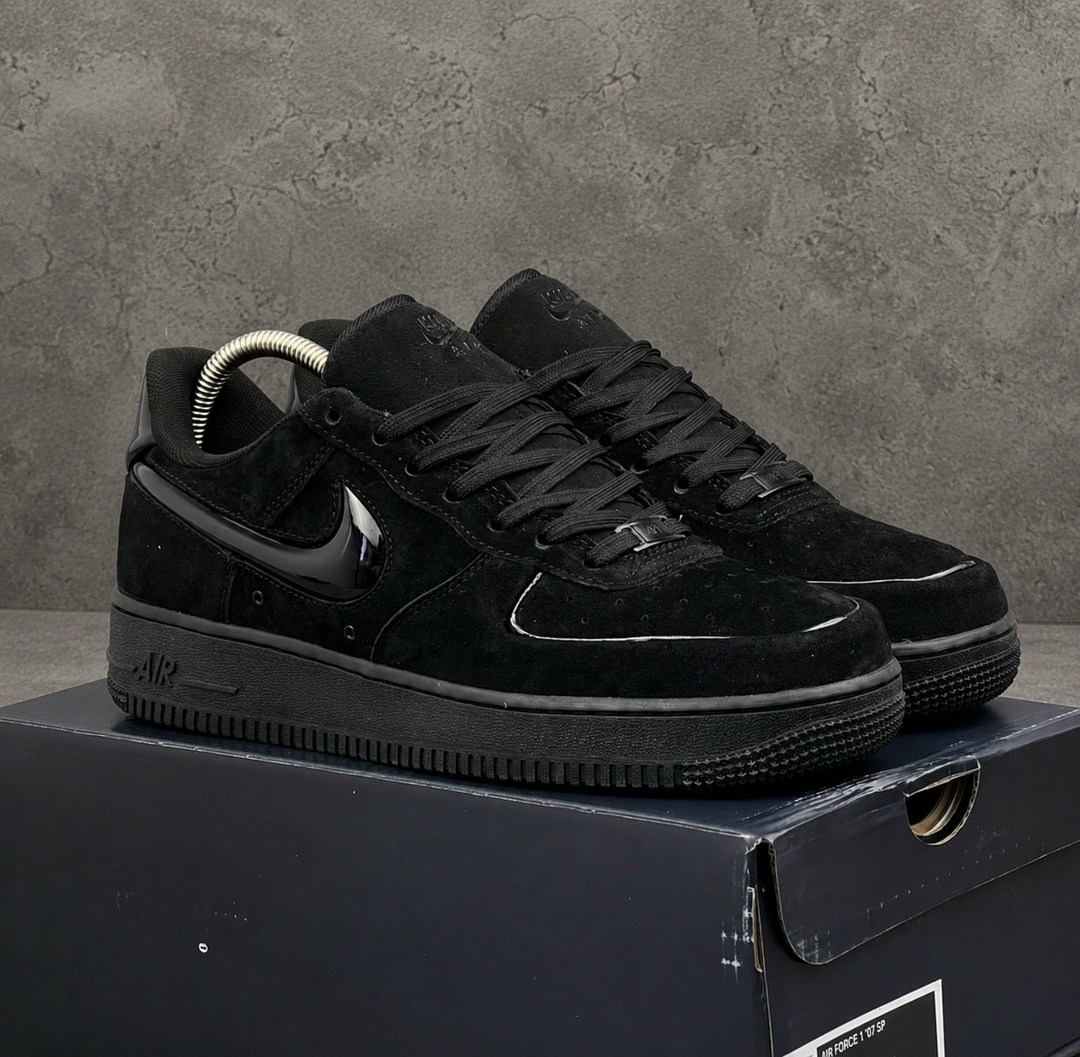 кроссовки найк мужские черные замшевые,кросcовки nike air force 1,кроссовки nike air force 1 low,nike air force 1 low black,мужские кроссовки nike air force 1 '07 черные замшевые
