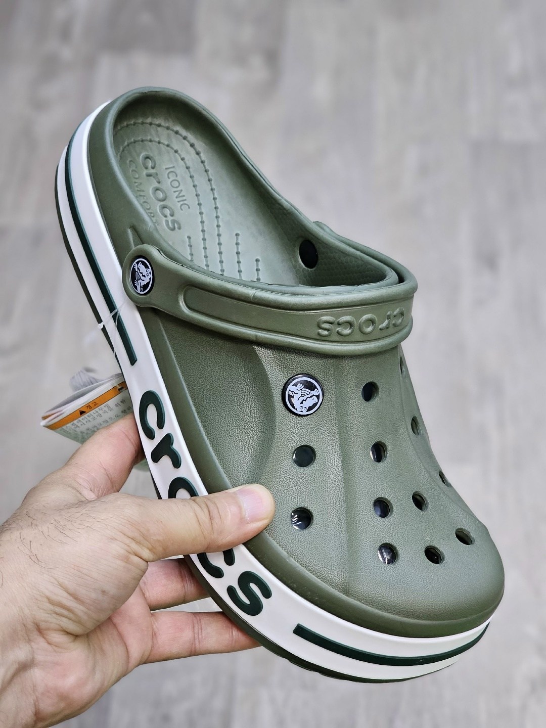 сабо кроксы crocs sarah clog crocs цвет светло-коричневый, белый,сабо кроксы crocs sarah clog crocs 221032305,сабо унисекс crocs bayaband коричневые 42 ru,сабо crocs,crocs crocband