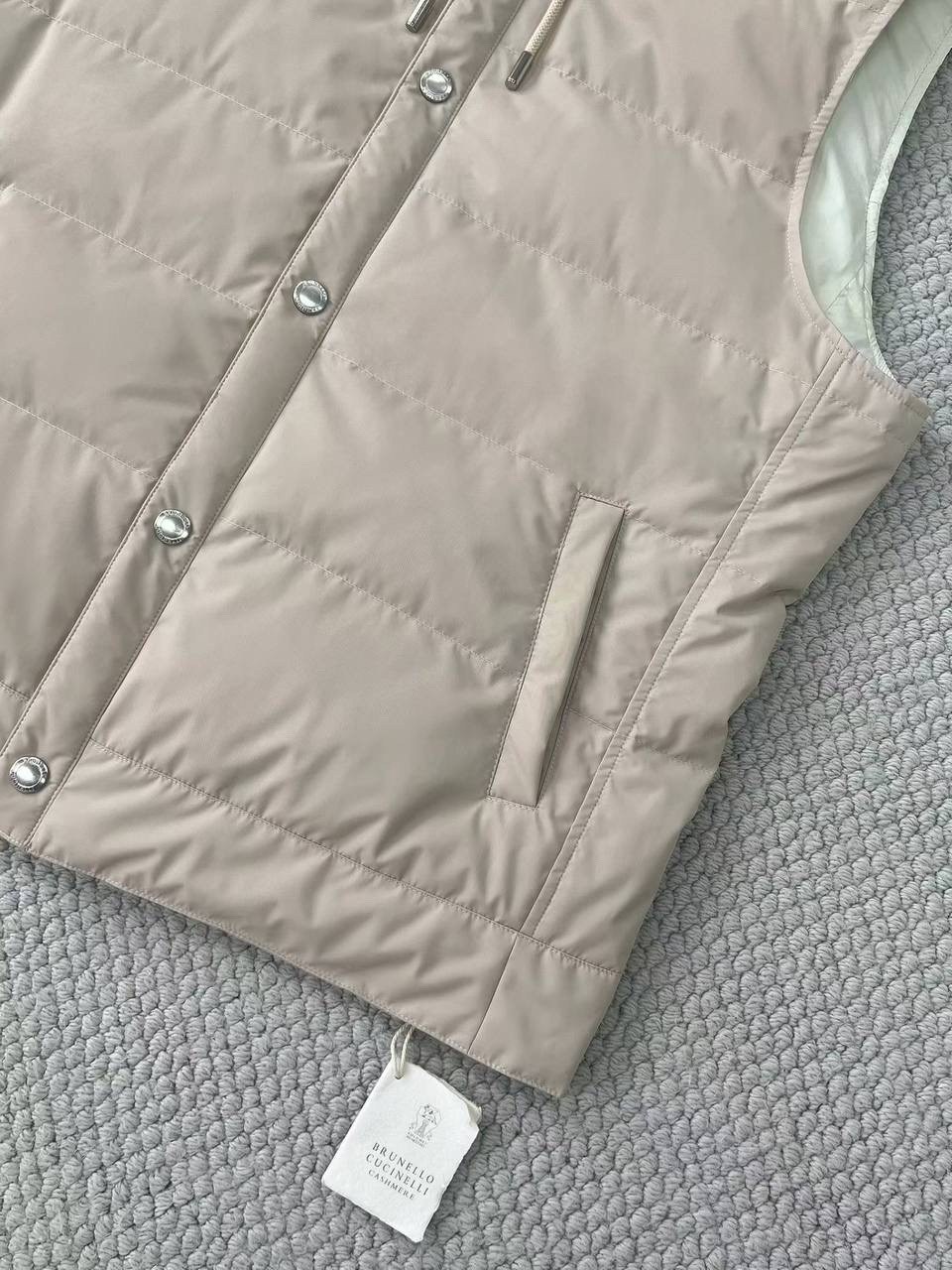 жилет brunello cucinelli,мужские жилеты brunello cucinelli,жилет с капюшоном,жилетка женская,женский жилет