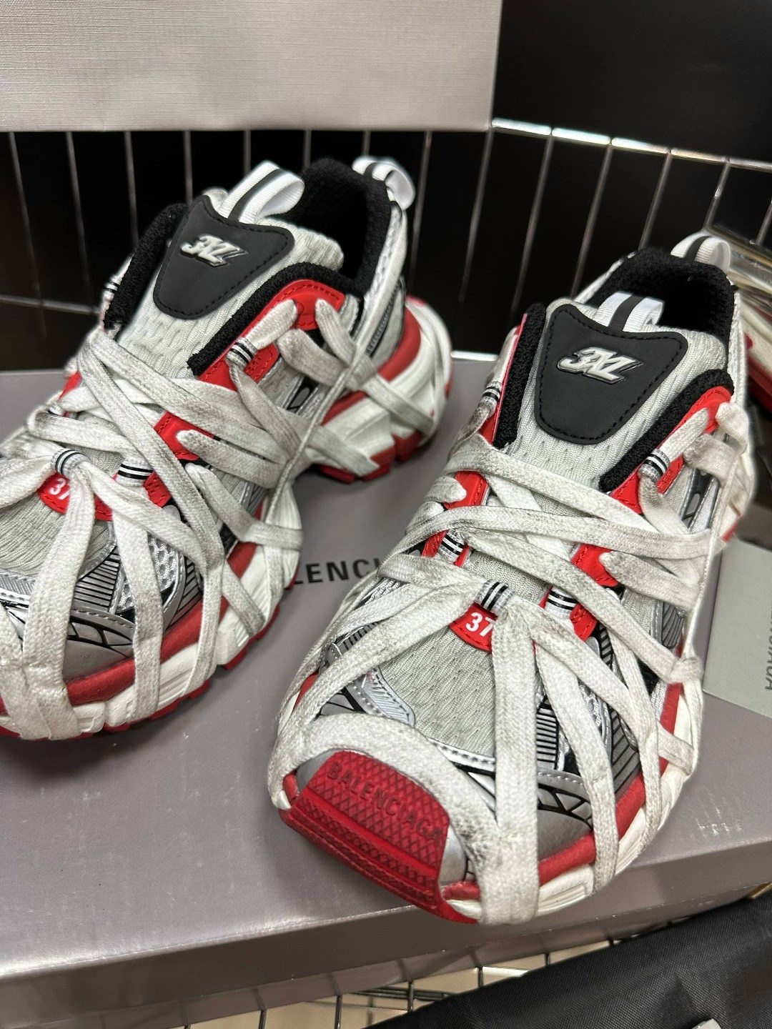 balenciaga кроссовки,balenciaga track.2 sneaker black/red/grey,кроссовки женские balenciaga,кроссовки баленсиага 3xl,balenciaga 3 xl кроссовки