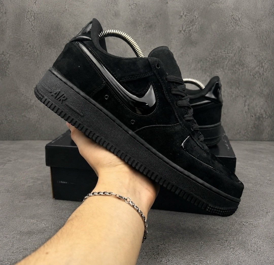 кроссовки найк мужские черные замшевые,кросcовки nike air force 1,кроссовки nike air force 1 low,nike air force 1 low black,мужские кроссовки nike air force 1 '07 черные замшевые