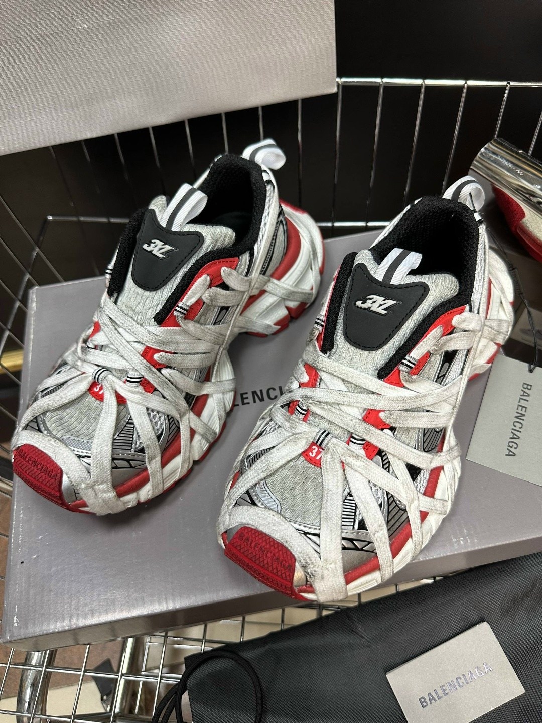 balenciaga кроссовки,balenciaga track.2 sneaker black/red/grey,кроссовки женские balenciaga,кроссовки баленсиага 3xl,balenciaga 3 xl кроссовки