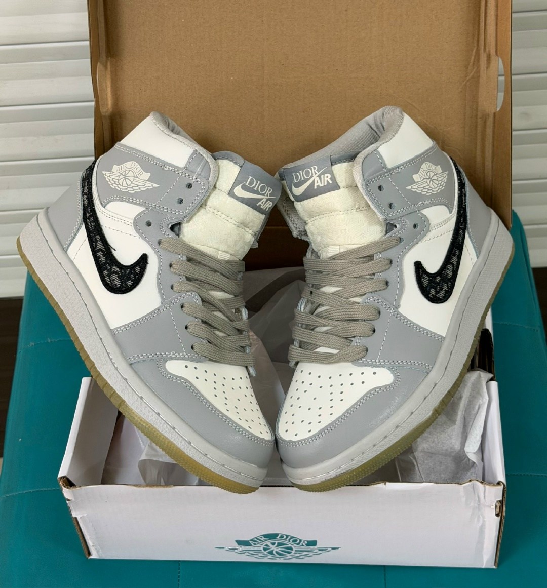 кроссовки nike air jordan 1 retro,кроссовки nike air jordan 1 retro high,кроссовки dior x nike air jordan 1,кроссовки nike air jordan 1,кроссовки dior x nike air jordan 1 mid цвет серый