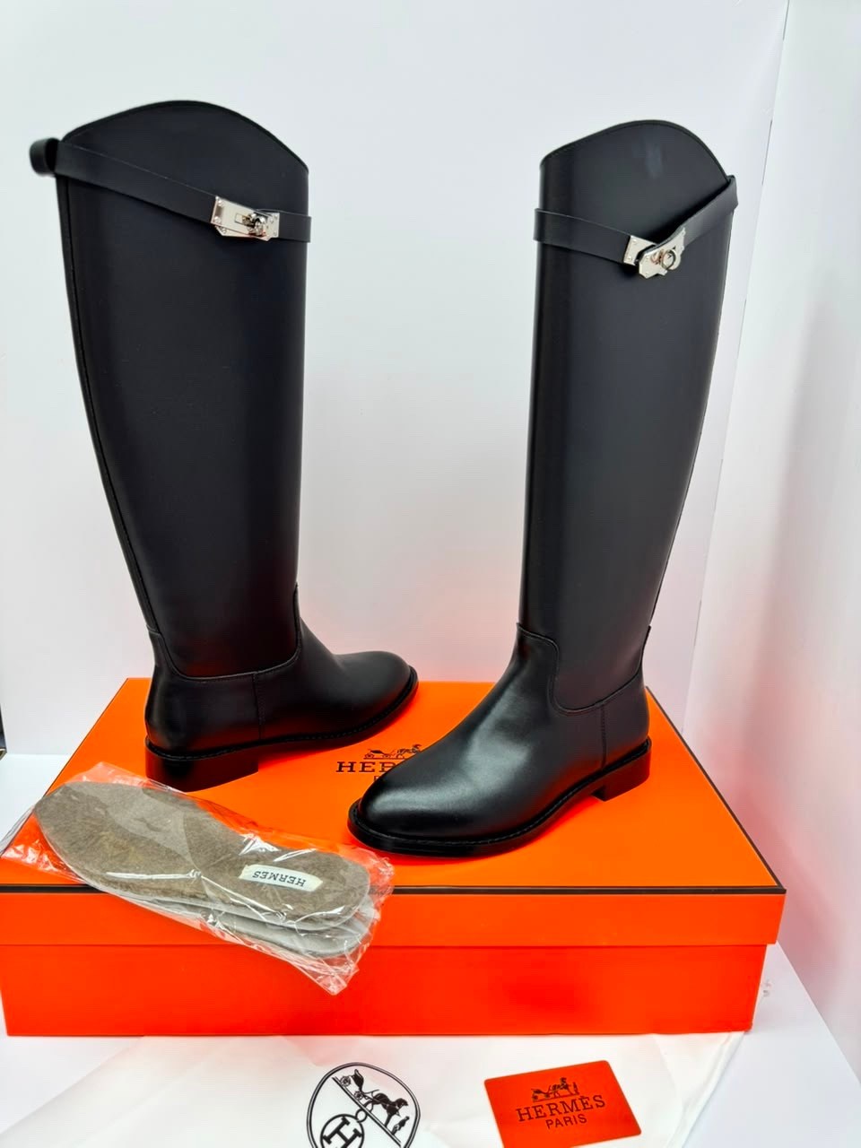 hermes сапоги,сапоги hermes женские,сапоги hermes жокейские,сапоги эрмес,сапоги hermes женские кожаные чёрного цвета