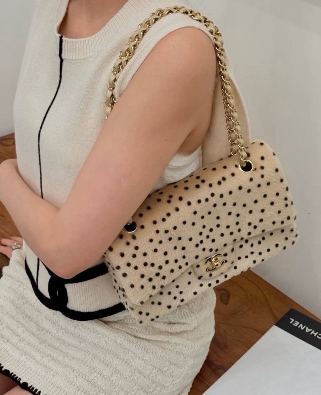 сумка chanel,меховая сумка,сумка женская chanel,chanel classic flap bag,стильные сумочки
