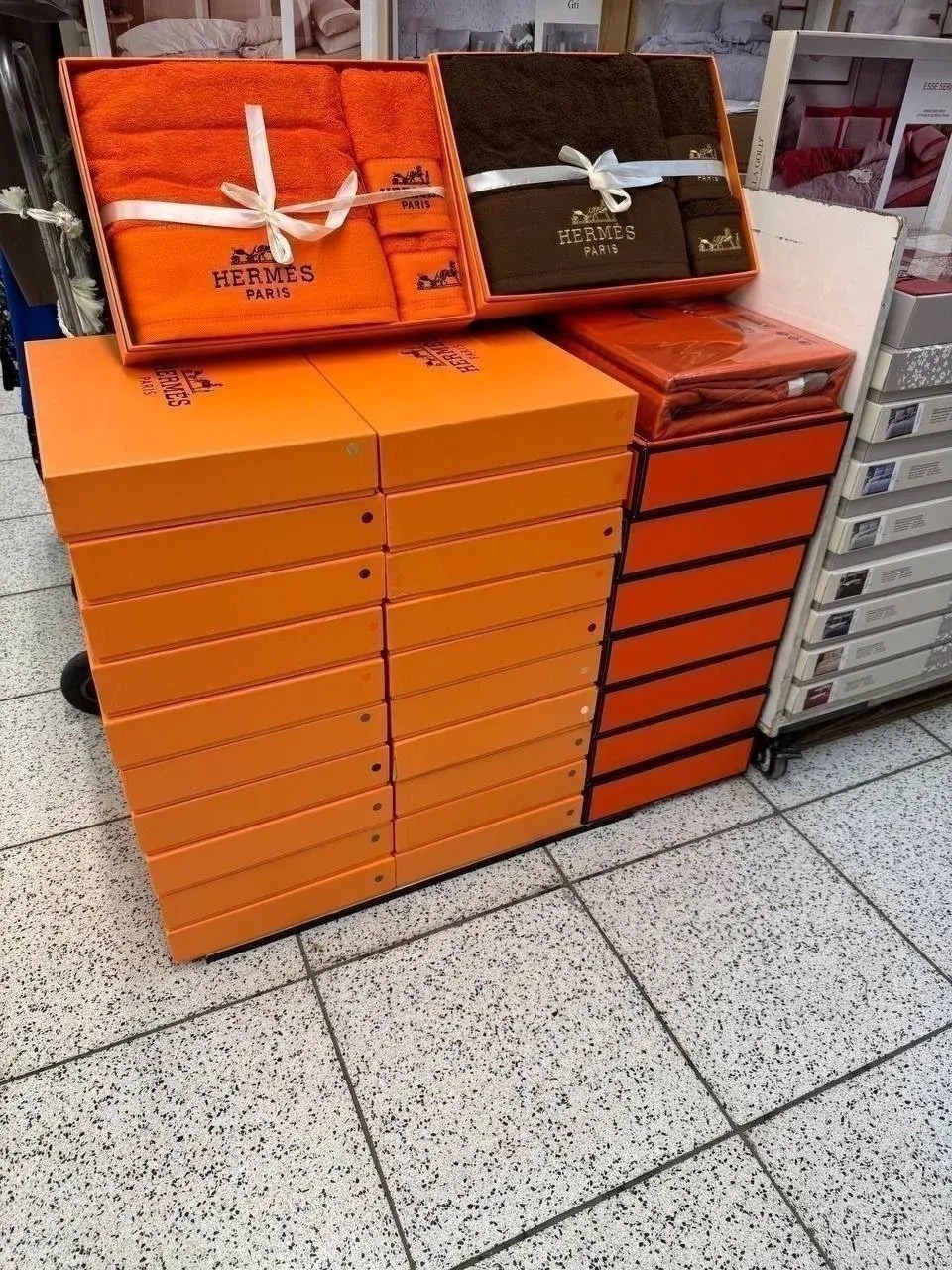 полотенце hermes,подарочный набор полотенец hermes из 3 штук,полотенца hermes оранжевые,полотенце для ванной hermes,подарочный комплект полотенец hermes