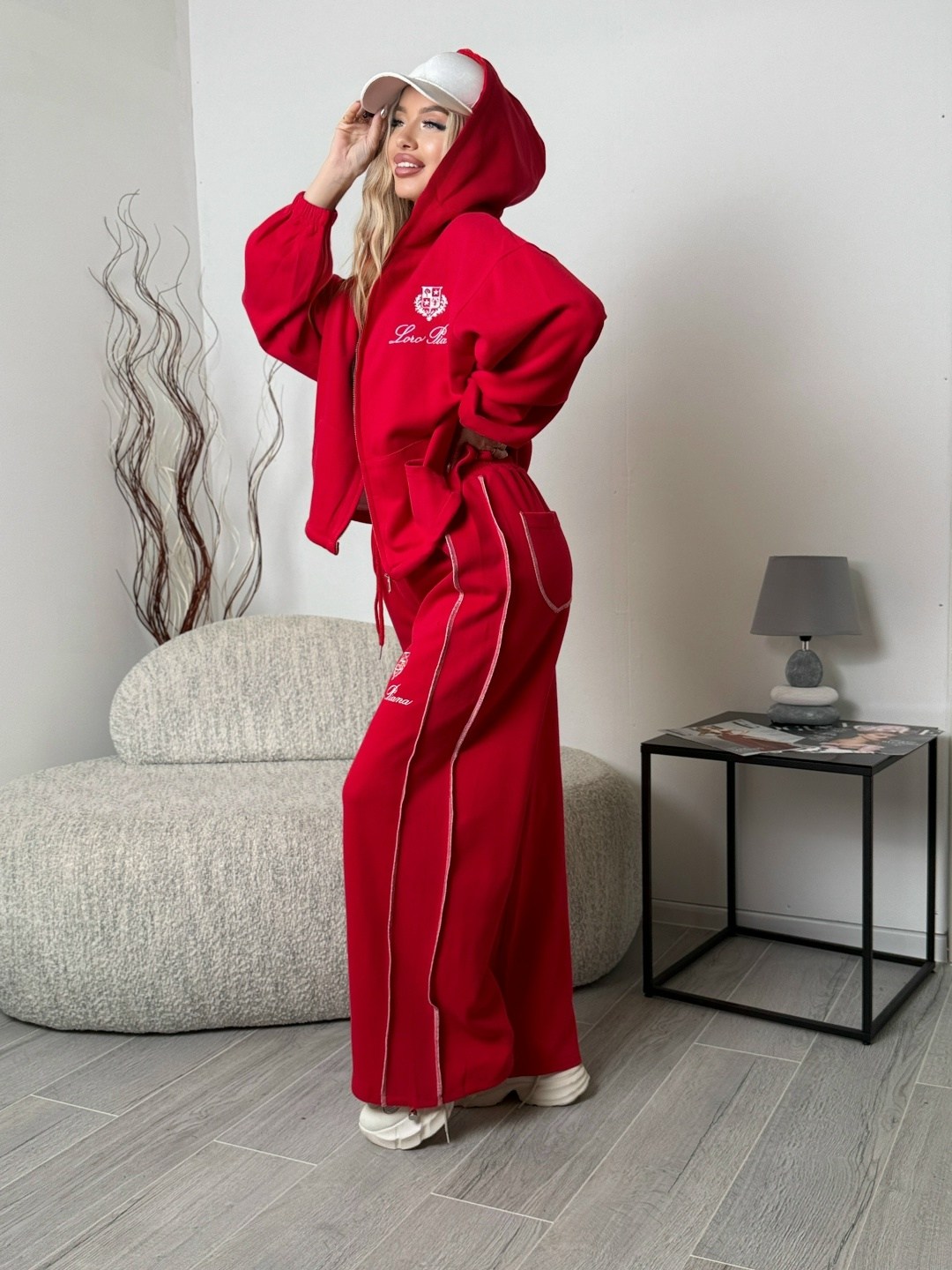 костюм спортивный женский,женский красный костюм miu miu,спортивный костюм,красный женский костюм,женские костюмы