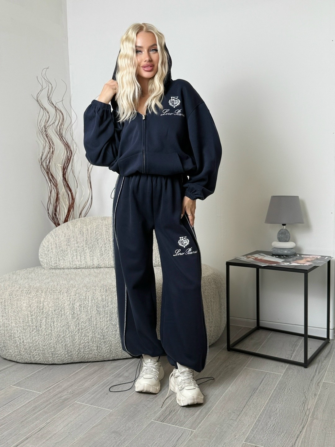 костюм спортивный женский,женский красный костюм miu miu,спортивный костюм,красный женский костюм,женские костюмы