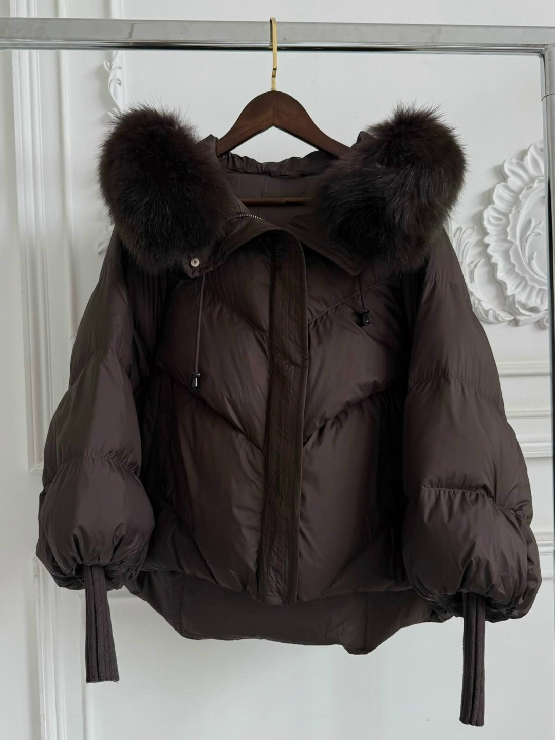 бомбическая куртка max mara с натуральным мехом,куртка с ламой мех съемный наполнитель пух,стильные куртки,куртка оверсайз,куртка с мехом натуральным