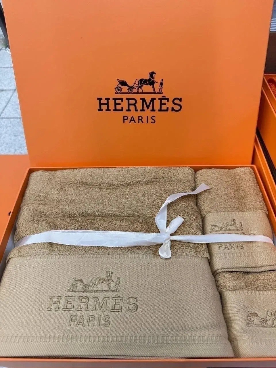 полотенце hermes,подарочный набор полотенец hermes из 3 штук,полотенца hermes оранжевые,полотенце для ванной hermes,подарочный комплект полотенец hermes