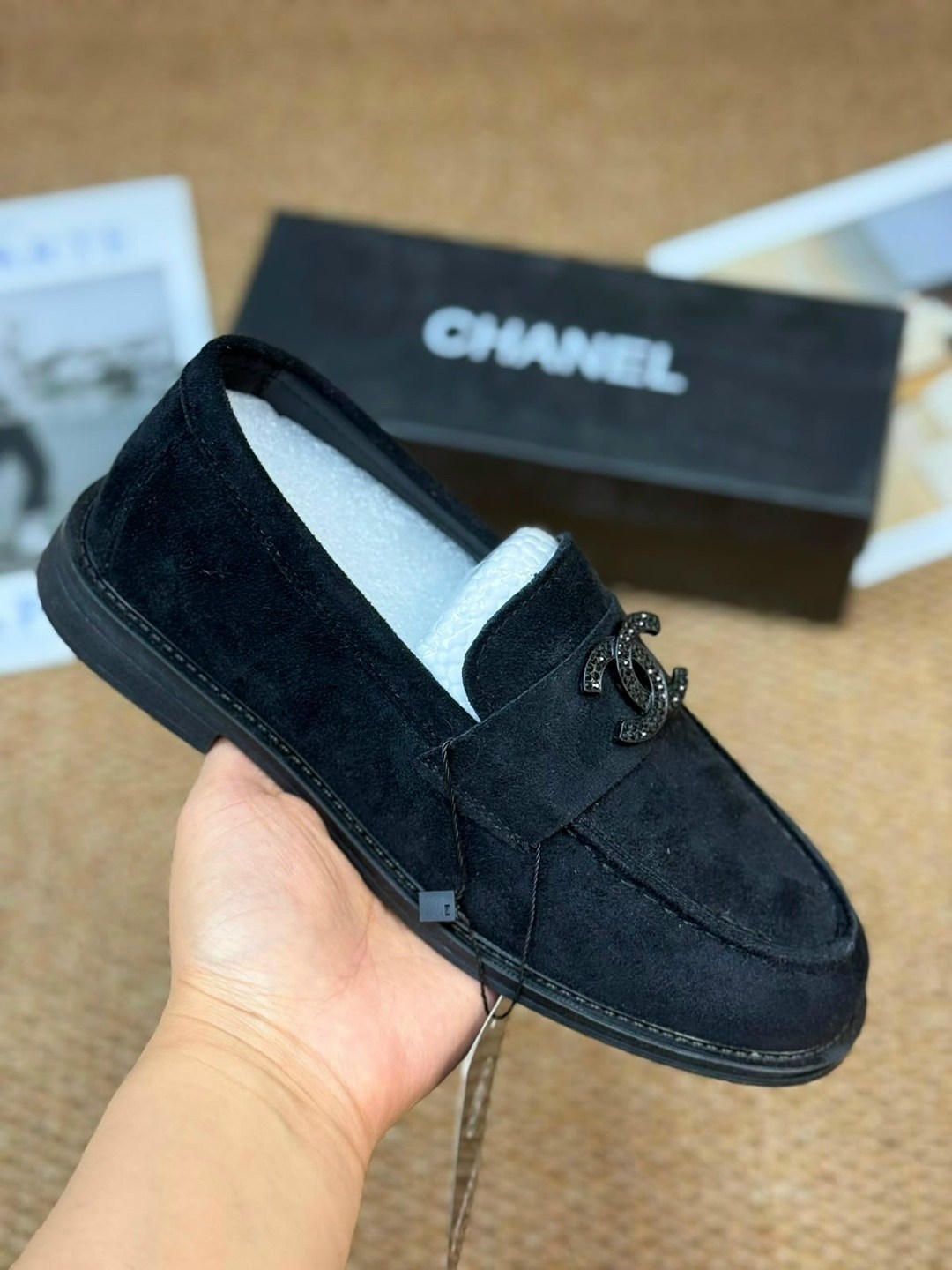 лоферы chanel,лоферы женские на меху chanel,женские замшевые лоферы chanel бежевые с мехом,женские замшевые лоферы chanel коричневые с мехом,женские лоферы chanel