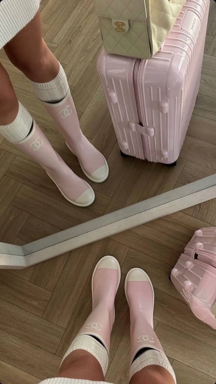 чемодан розовый,сапоги резиновые,rimowa чемодан,новые чемоданы,резиновые сапоги chanel