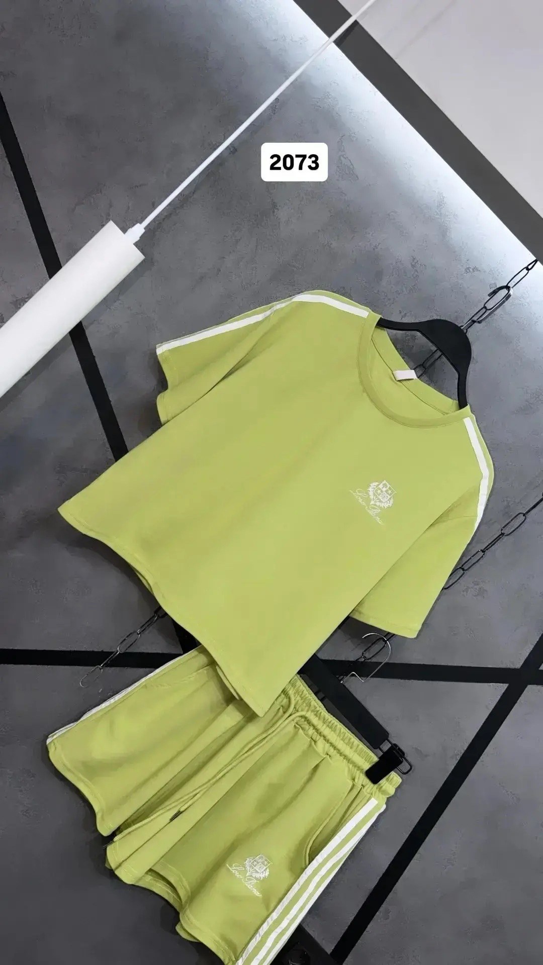 спортивный костюм футболка шорты,костюм адидас шорты футболка,adidas спортивный костюм,костюм спортивный женский шорты,костюм спортивный женский
