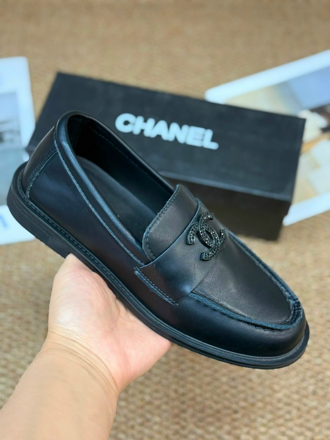 лоферы chanel,лоферы женские на меху chanel,женские замшевые лоферы chanel бежевые с мехом,женские замшевые лоферы chanel коричневые с мехом,женские лоферы chanel