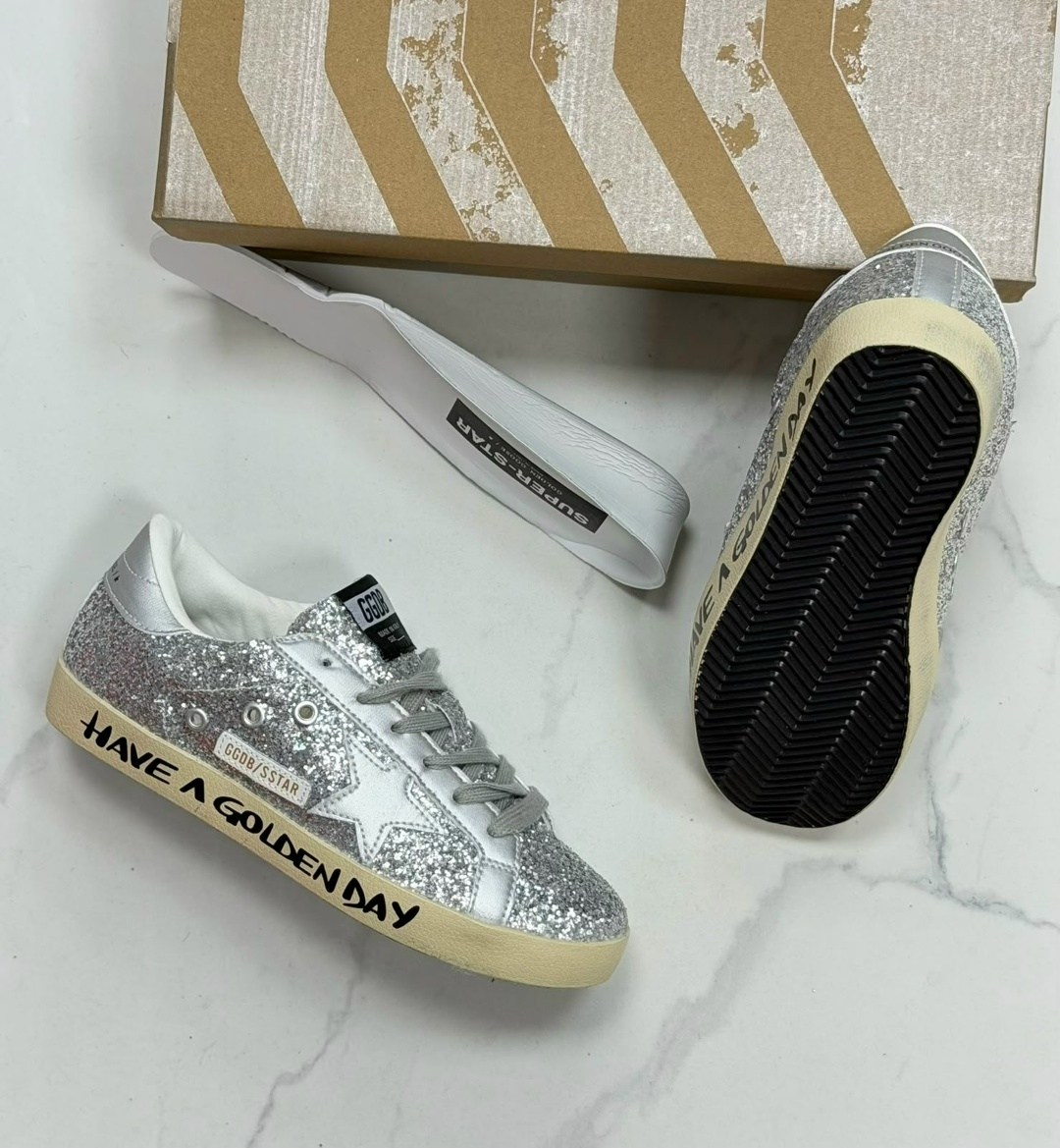 golden goose кеды super-star с блестками серебристый,низкие кеды ball-star glitter golden goose,golden goose кеды блестящие,golden goose hi star silver glitter,golden goose silver glitter hi star snea