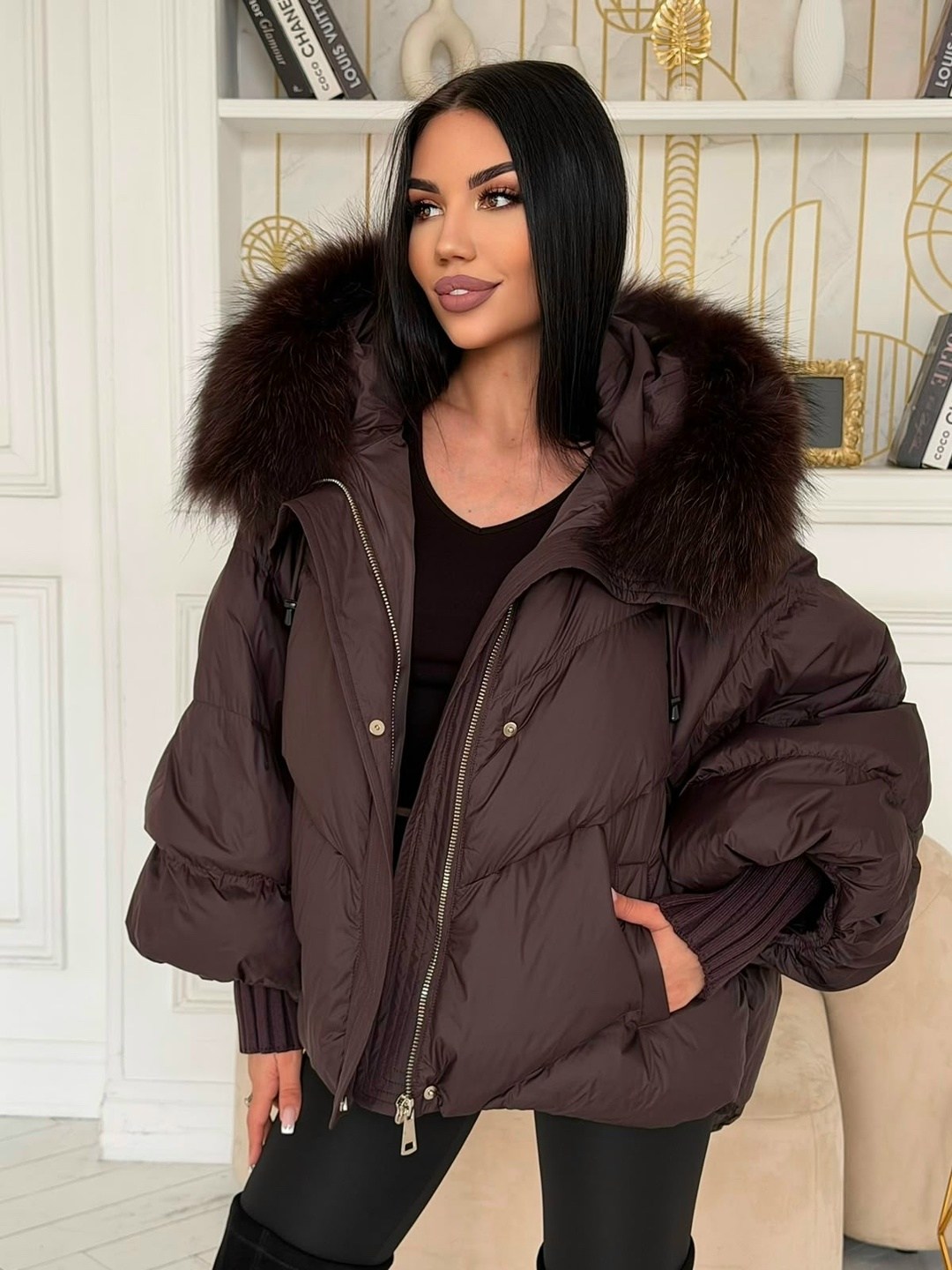 бомбическая куртка max mara с натуральным мехом,пуховик куртка с натуральным мехом max mara,стильные куртки,куртка с ламой мех съемный наполнитель пух,куртка max mara с натуральным мехом