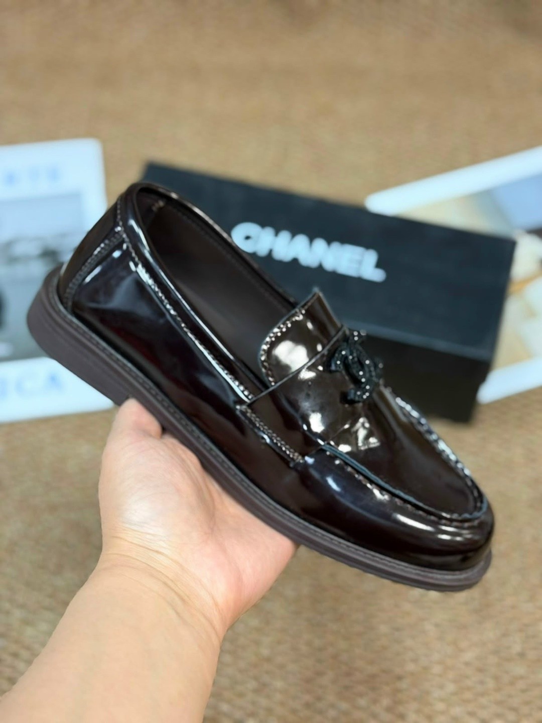 лоферы chanel,лоферы женские на меху chanel,женские замшевые лоферы chanel бежевые с мехом,женские замшевые лоферы chanel коричневые с мехом,женские лоферы chanel