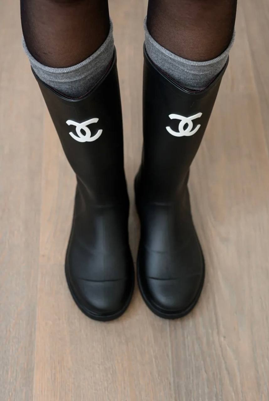 резиновые сапоги chanel,резиновые сапоги шанель,сапоги chanel,женские резиновые сапоги chanel черные,резиновые сапоги