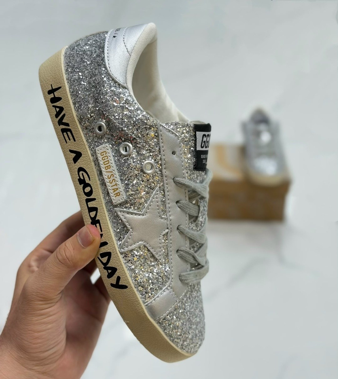 golden goose кеды super-star с блестками серебристый,кроссовки golden goose,кеды golden goose женские,golden goose hi star silver glitter,кеды golden goose hi star glitter low-top