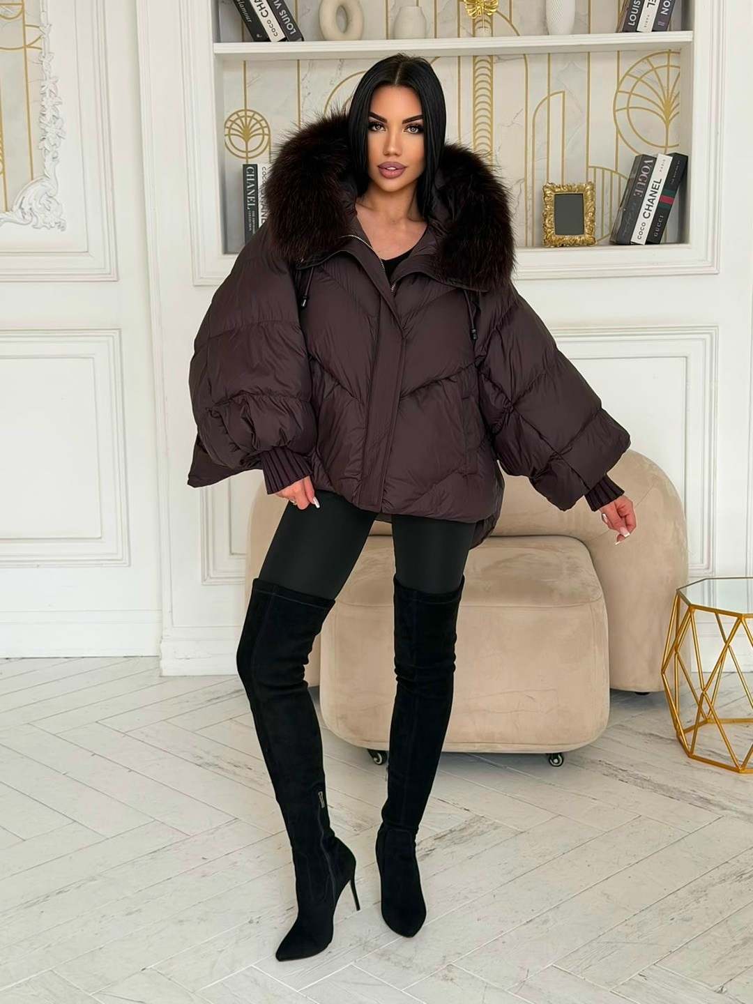 бомбическая куртка max mara с натуральным мехом,пуховик куртка с натуральным мехом max mara,стильные куртки,куртка с ламой мех съемный наполнитель пух,куртка max mara с натуральным мехом