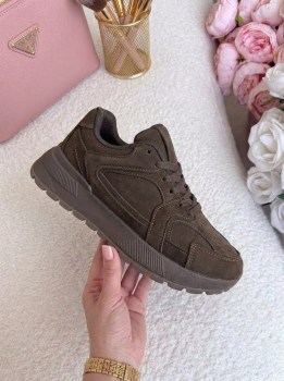 Кроссовки
