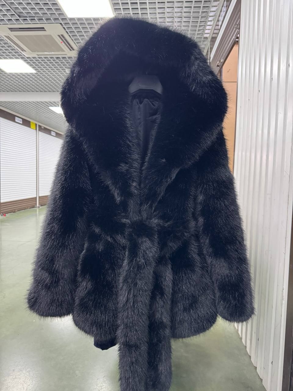 белая шуба,шуба норковая белая,норковый полушубок с капюшоном,белая короткая шуба,шуба из эко меха полушубок