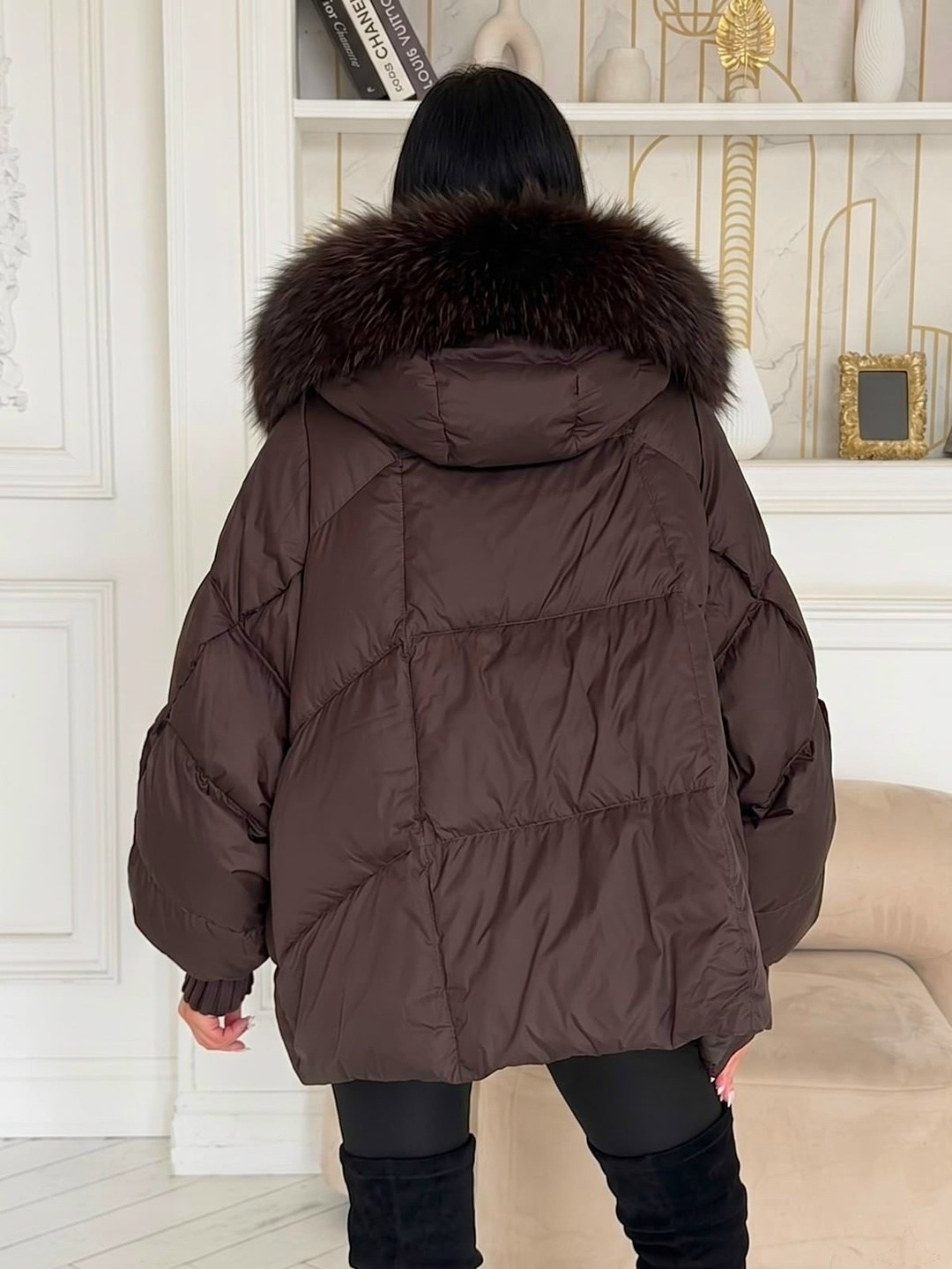 бомбическая куртка max mara с натуральным мехом,пуховик куртка с натуральным мехом max mara,стильные куртки,куртка с ламой мех съемный наполнитель пух,куртка max mara с натуральным мехом