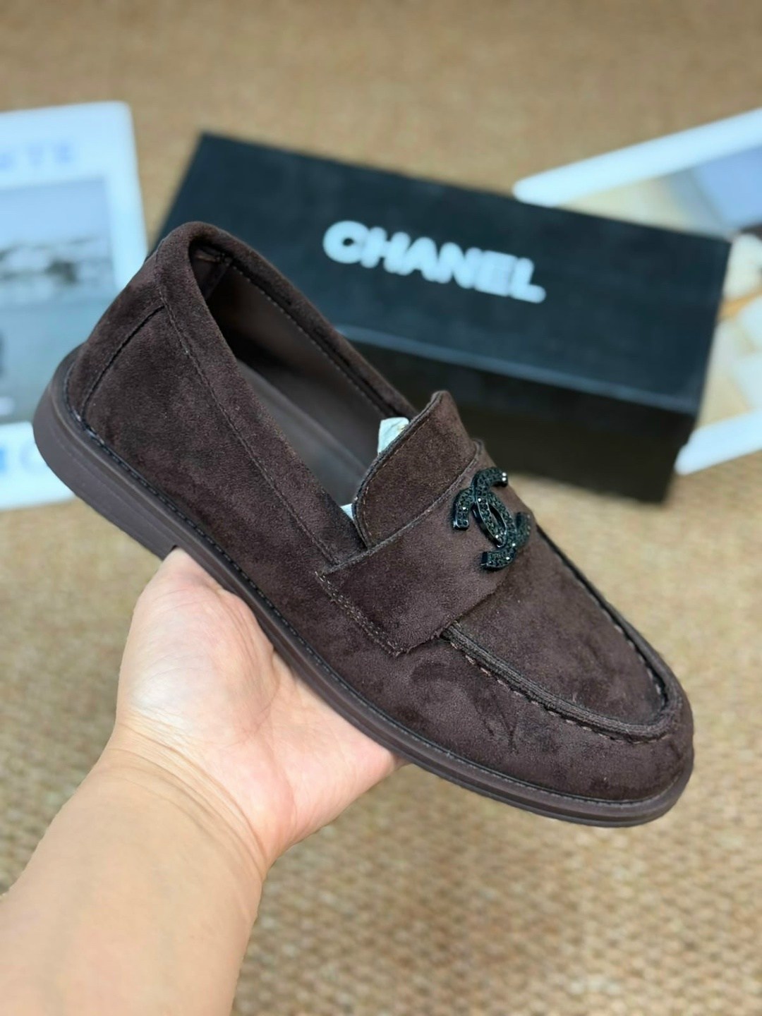 лоферы chanel,лоферы женские на меху chanel,женские замшевые лоферы chanel бежевые с мехом,женские замшевые лоферы chanel коричневые с мехом,женские лоферы chanel