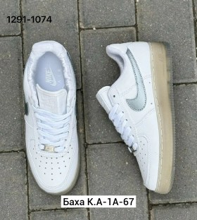 Кроссовки
