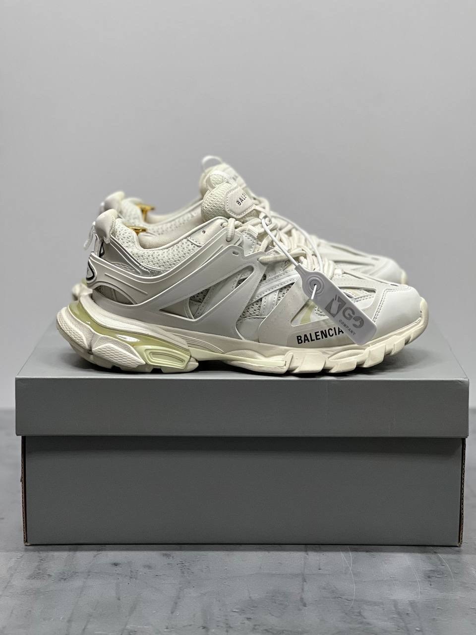 кроссовки женские balenciaga,кроссовки баленсиага трек белые,кроссовки balenciaga track,баленсиага кроссовки которые похожи на шину,кроссовки balenciaga