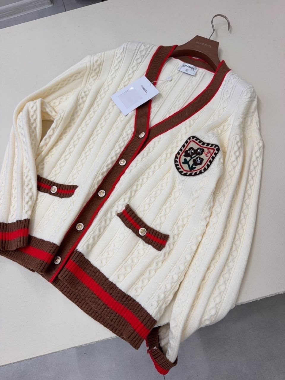 белый кардиган гуччи,кардиган gucci,вязаный кардиган в стиле gucci,кардиган вязаное,стильные кардиганы