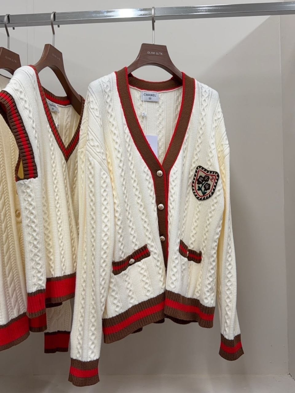 белый кардиган гуччи,кардиган gucci,вязаный кардиган в стиле gucci,кардиган вязаное,стильные кардиганы