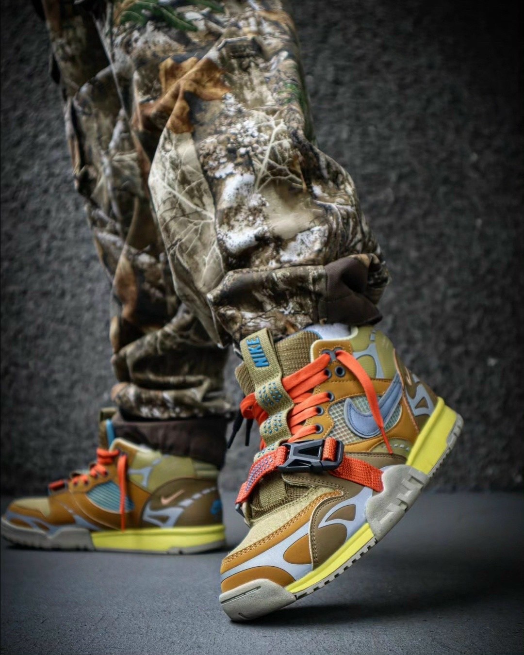 nike air trainer 1 sp,nike air trainer 1 utility sp light smoke grey honeydew,nike air trainer 1,кроссовки nike air trainer 1 sp smoke grey,кроссовки nike air trainer 1