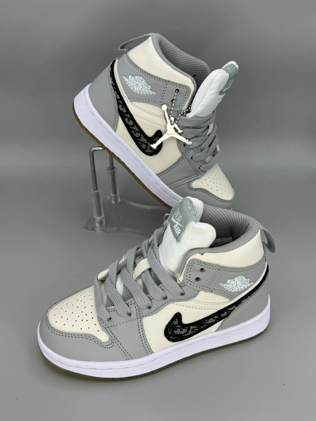 кроссовки nike air jordan 1 retro,кроссовки dior x nike air jordan 1,кроссовки nike air jordan 1,кроссовки dior x nike air jordan 1 серые,кроссовки nike air jordan 1 low wolf grey