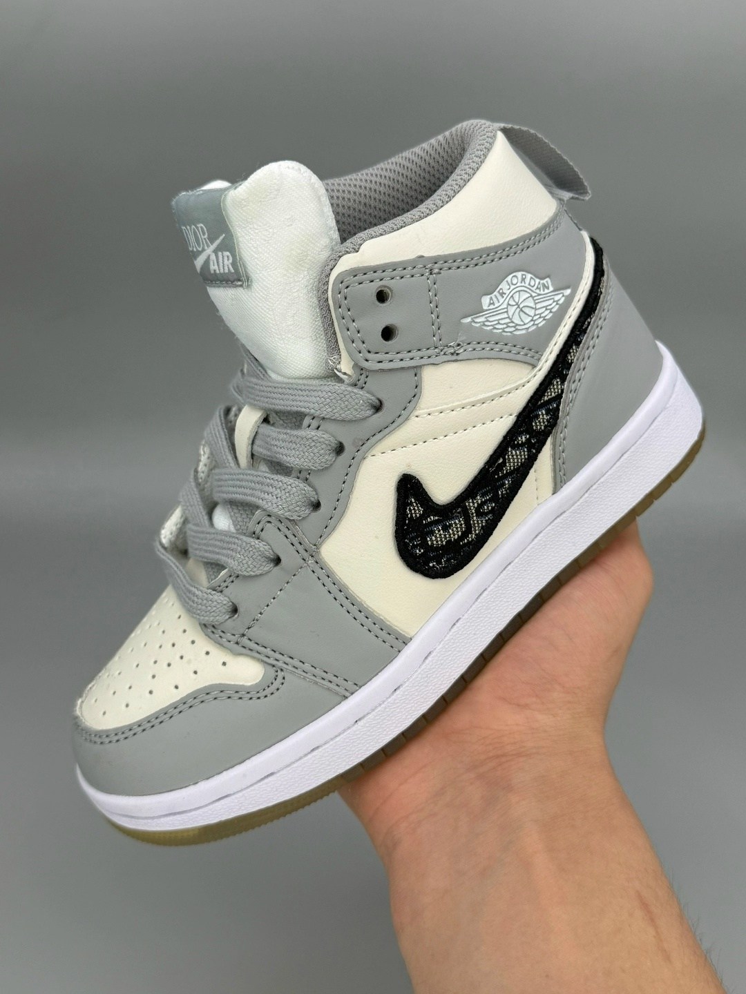 кроссовки nike air jordan 1 retro,кроссовки dior x nike air jordan 1,кроссовки nike air jordan 1,кроссовки dior x nike air jordan 1 серые,кроссовки nike air jordan 1 low wolf grey