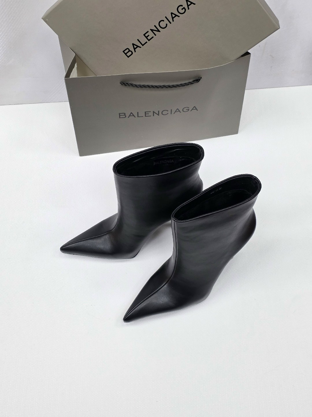 ботильоны balenciaga,,женские ботильоны, баленсиага,сапоги balenciaga