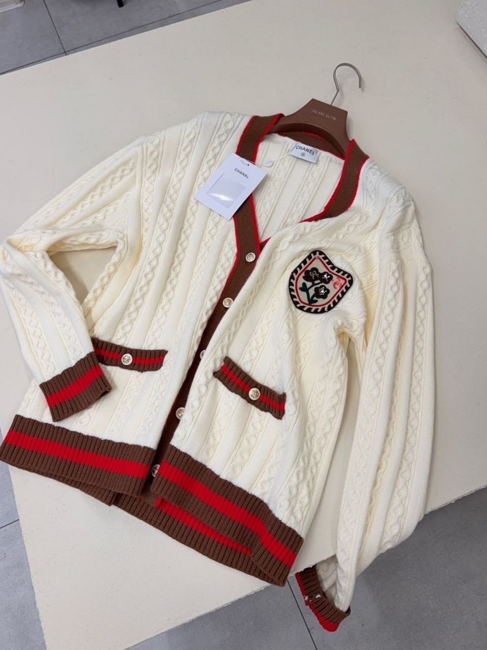 белый кардиган гуччи,кардиган gucci,вязаный кардиган в стиле gucci,кардиган вязаное,стильные кардиганы